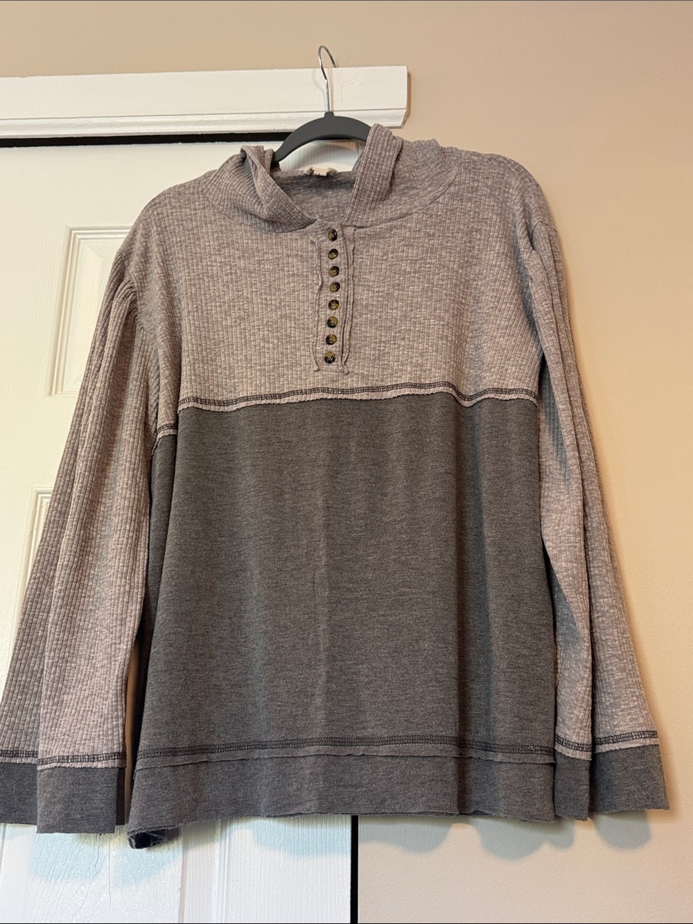 POL Two-Tone Gray Henley Hooded Pullover